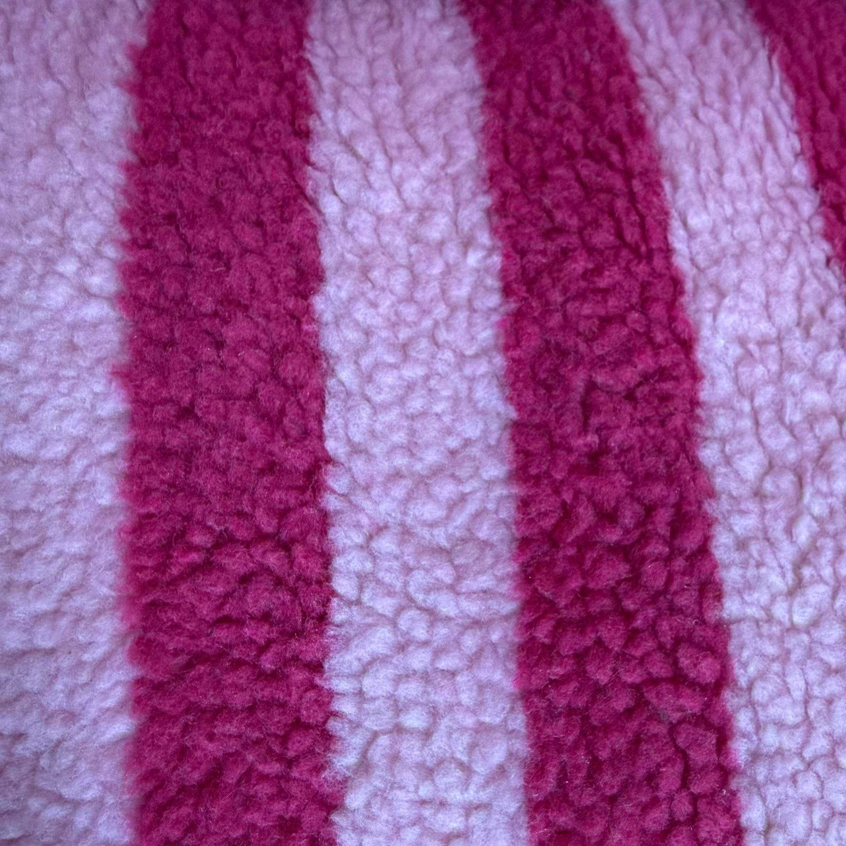 Canapé pour chien et chat rayé rose – MUZO